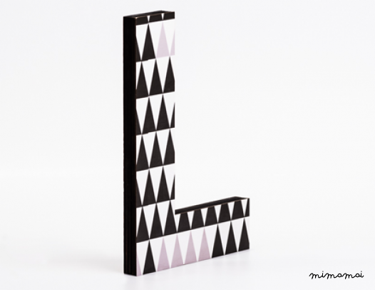 lettera in legno L - trama triangoli neri