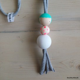 COLLANA MjMj doll, in legno naturale dipinta a mano