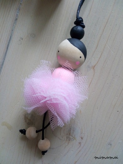 COLLANA TuT&ugrave; per bambine, in legno naturale dipinta a mano