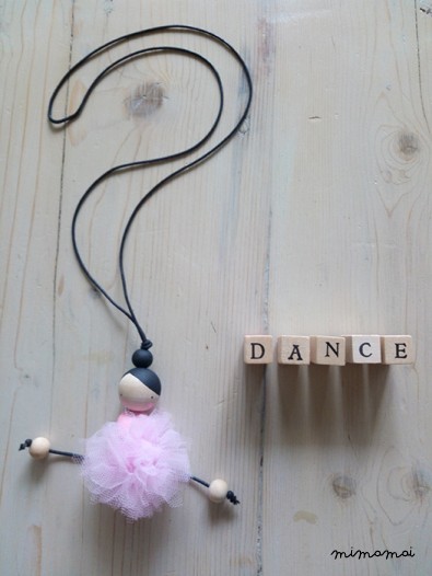 COLLANA TuT&ugrave; per bambine, in legno naturale dipinta a mano