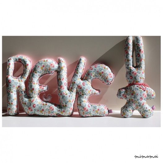 Grand coussin mot "R&ecirc;ve" 55x28 cm