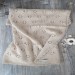 Copertina beige chiaro fatta a mano ai ferri - lana ed alpaca per un filato di lusso - idea regalo