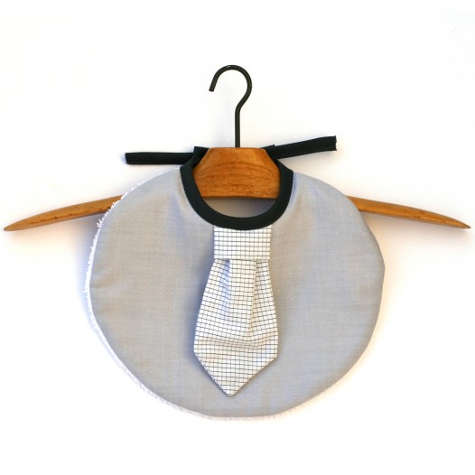 Bavoir-chic-cravate-bebe-garcon-gris-carreaux-1