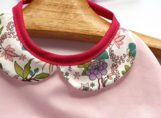 bavoir-chic-col-claudine-rose-fleurs-2