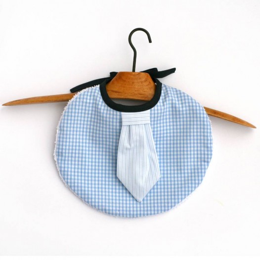 Bavoir-chic-cravate-bebe-bleu-ciel-vichy-rayures-4