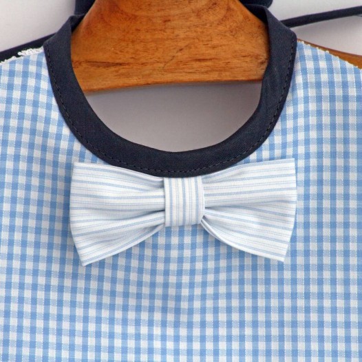 Bavoir-chic-noeud-papillon-bebe-bleu-ciel-vichy-rayures-3