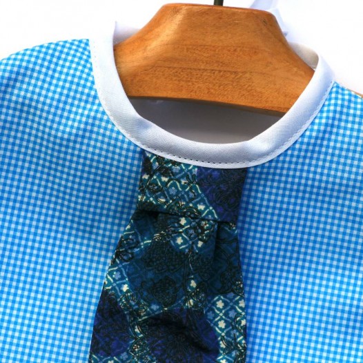 bavoir-chic-noeud-cravate-vichy-turquoise-2
