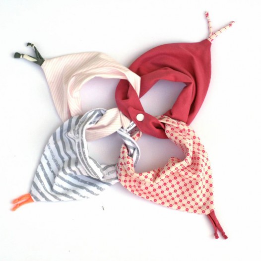 Lot-4-bavoirs-bandanas-fille
