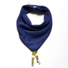 Bavoir-bandana-bleu-bouclette-1