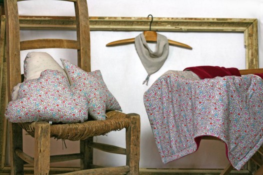 Couverture-bebe-enfant-framboise-brume-Liberty-polaire-8