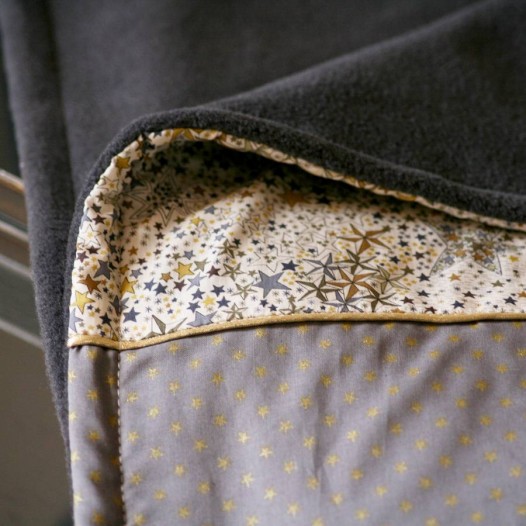 couverture-naissance-bebe-gris-liberty-adelajda-etoiles-4