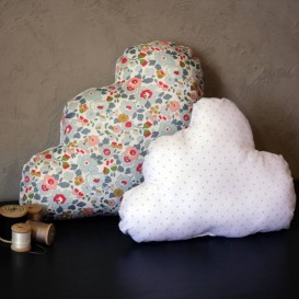 Coussin-nuage-Liberty-Betsy-porcelaine-pois-argent-6
