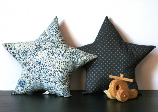 Coussin-etoile-Liberty-adelajda-bleu-2