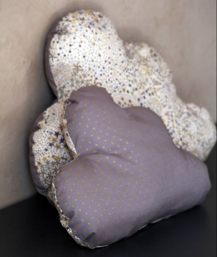 Coussin-nuage-Liberty-Adelajda-gris-etoiles-dorees-2