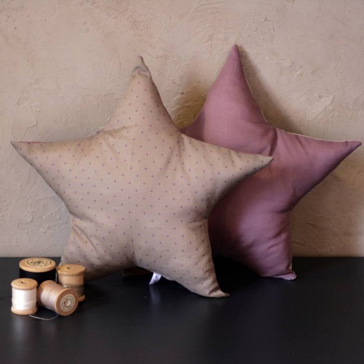 Coussin-etoile-taupe-pois-figue-2