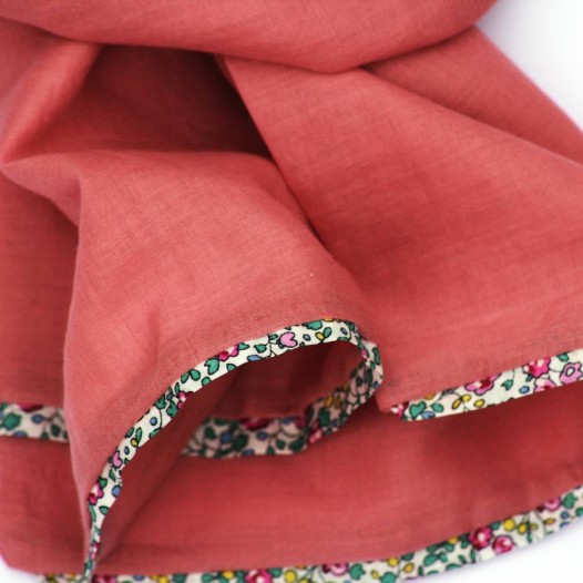 cadeau-maman-bebe-foulard-bavoir-eloise-rose-2