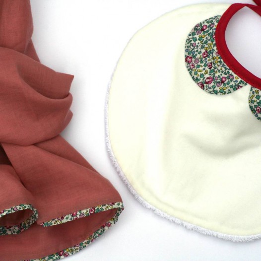 cadeau-maman-bebe-foulard-bavoir-eloise-rose-3