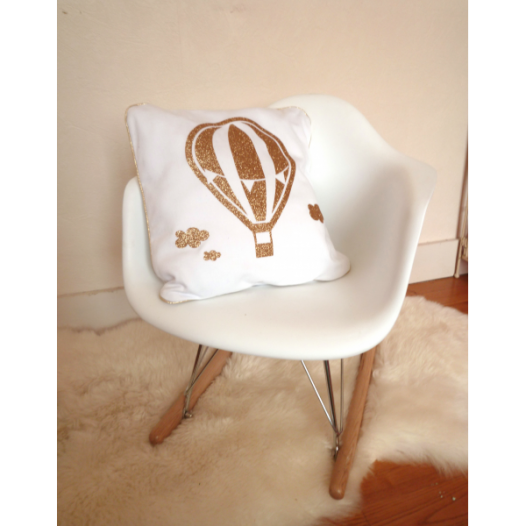 coussin-en-coton-blanc-montgolfiere-doree-dehoussable-.jpg