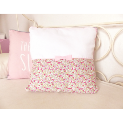 coussin-en-liberty-betsy-fluo-the-et-coton-beige-dehoussable-.jpg