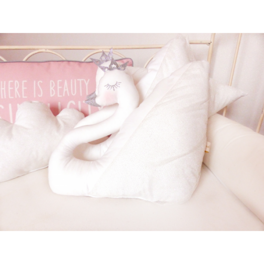 cygne-en-coton-blanc-decoration-chambre-bedddbe-enfant-tulle-paillete.jpg
