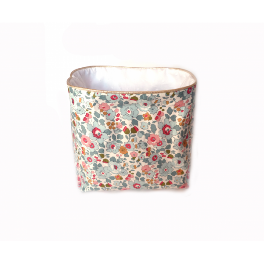 pochon-en-liberty-betsy-porcelzzzzaine.jpg