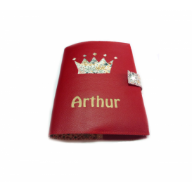 protege-carnet-de-sante-rouge-couronne-personnalisable.jpg