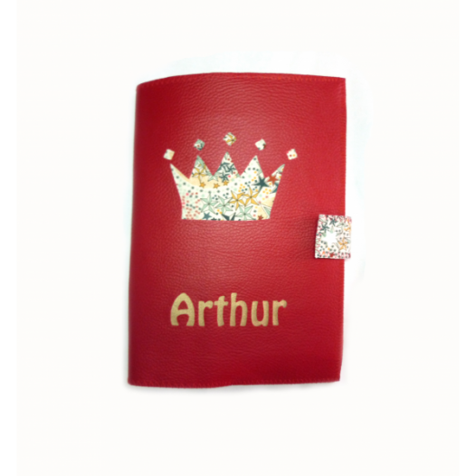 protege-carnet-de-sante-rouge-couronne-personnazzlisable.jpg