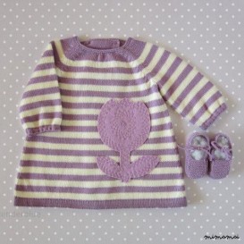 maglia a righe bambino vestito, scarpe, in lilla e perle, con un fiore di feltro.