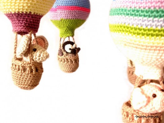 baby mobile, hot air balloon nursery
