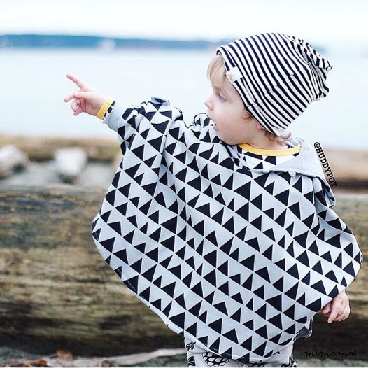 "Your mountain is waiting" poncho grey