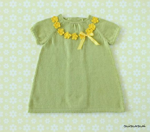 Baby maglia abito verde. Collana Crochet giallo. 100% cotone.