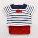 Maglia bambino insieme. Maglione e copertura del pannolino. Rosso, blu marino e bianco.