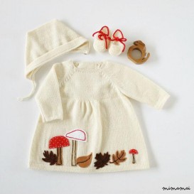 maglia bambino vestito, cappello e scarpe.