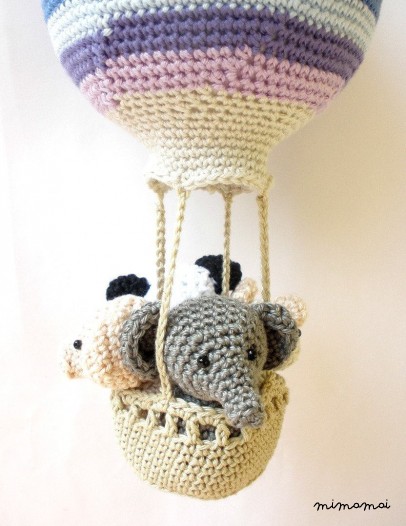 Hot air balloon nursery decoration with crochet animals in blue