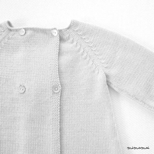 maglia bambino vestito, cappello e scarpe.