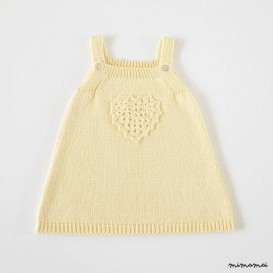 Gonna a maglia bambino con cuore all'uncinetto. Morbido giallo. 100% cotone.