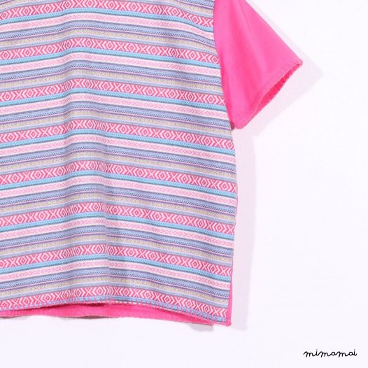 Boxy T-Top in pink stripes.