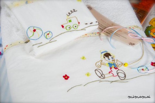 Pinocchio set 2 asciugamani di bambino, ricamato a mano, bagno asciugamano
