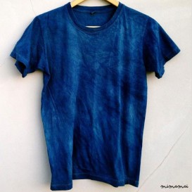 T-shirt dye blue