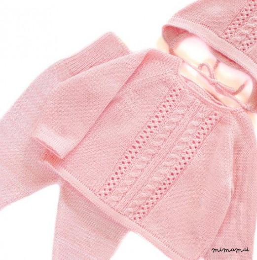 Maglia bambino insieme. Maglione, berretto e body. Rosa. 100% lana merino.