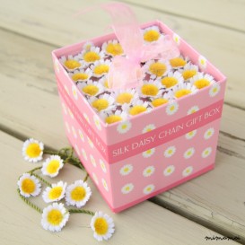 Silky Daisy Chain Gift Box