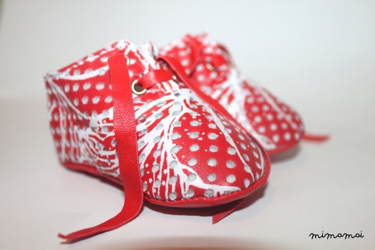 SALE 3 - 6 Months Slippers / Baby Shoes Lamb Leather White - Red Christmas