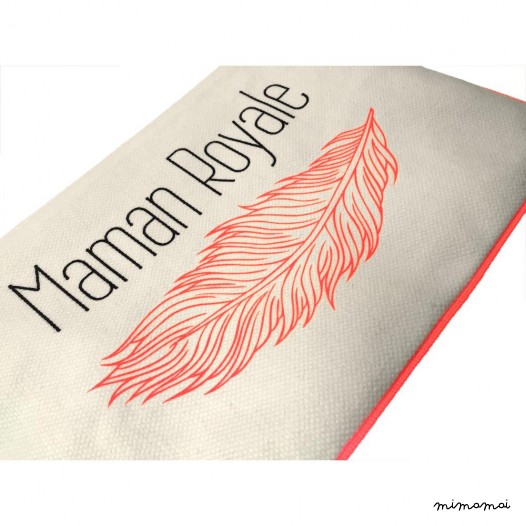 &ldquo;Maman Royale&rdquo; feather leafs pouch bag