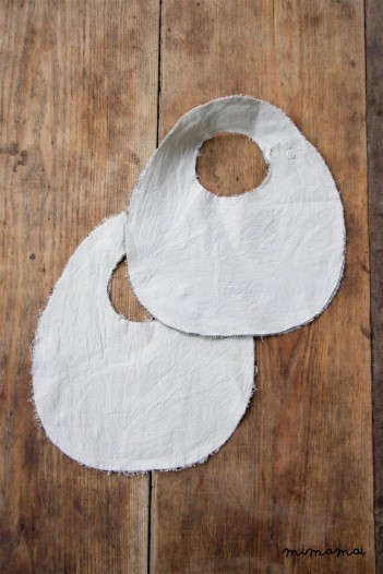 Linen baby bib set of 2
