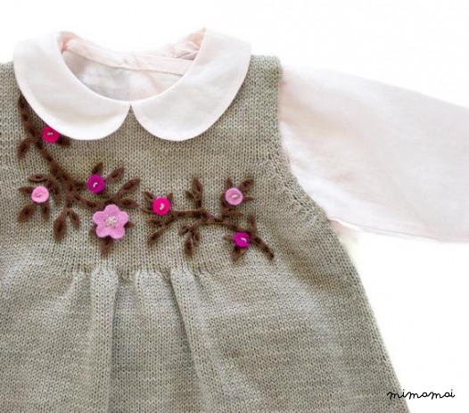 maglia baby dress set e copertura del pannolino. Taupe. Fiori del feltro.