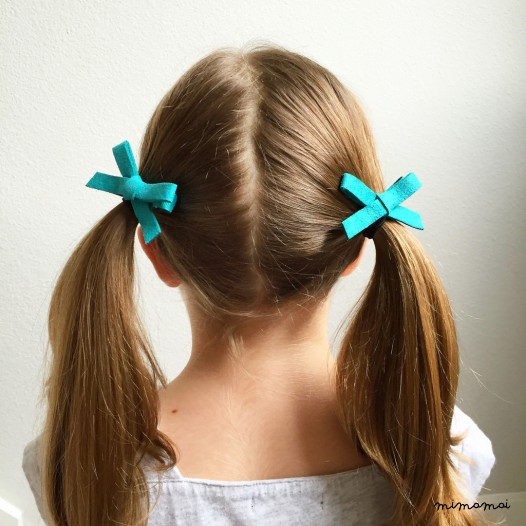Barrette &agrave; Noeud Simili Daim - Bleu Marine