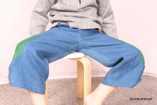 Linen emerald blue long shorts with green pockets