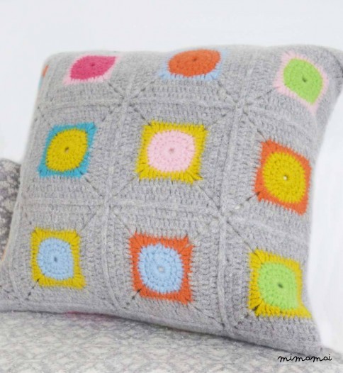 GRANNY SQUARE CROCHET CUSHION COVER KIT