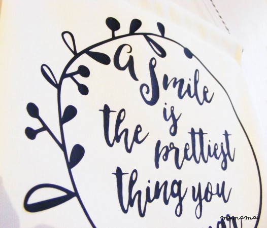 Wall Banner "A Smile is the prettiest thing you can wear"