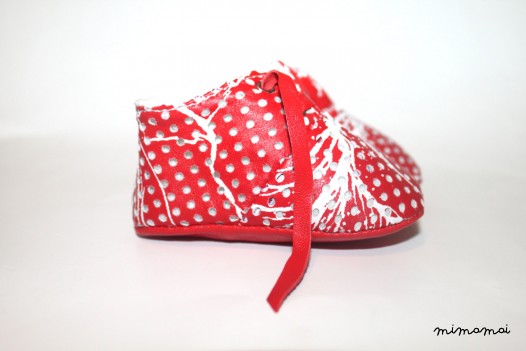 SALE 3 - 6 Months Slippers / Baby Shoes Lamb Leather White - Red Christmas